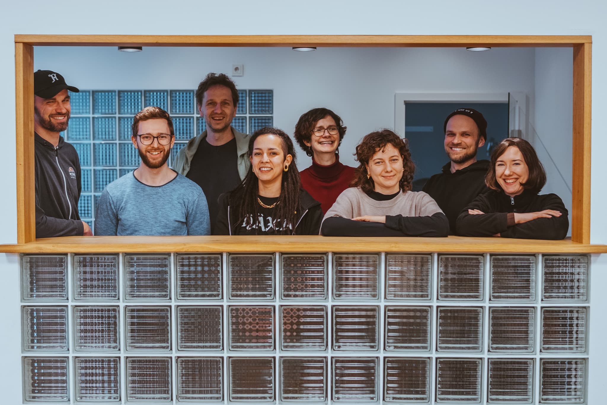Das Pictrs Team. Es sind sogar noch ein paar mehr und es gibt noch Lücken, die wir sehr gern füllen würden. Mit dir.